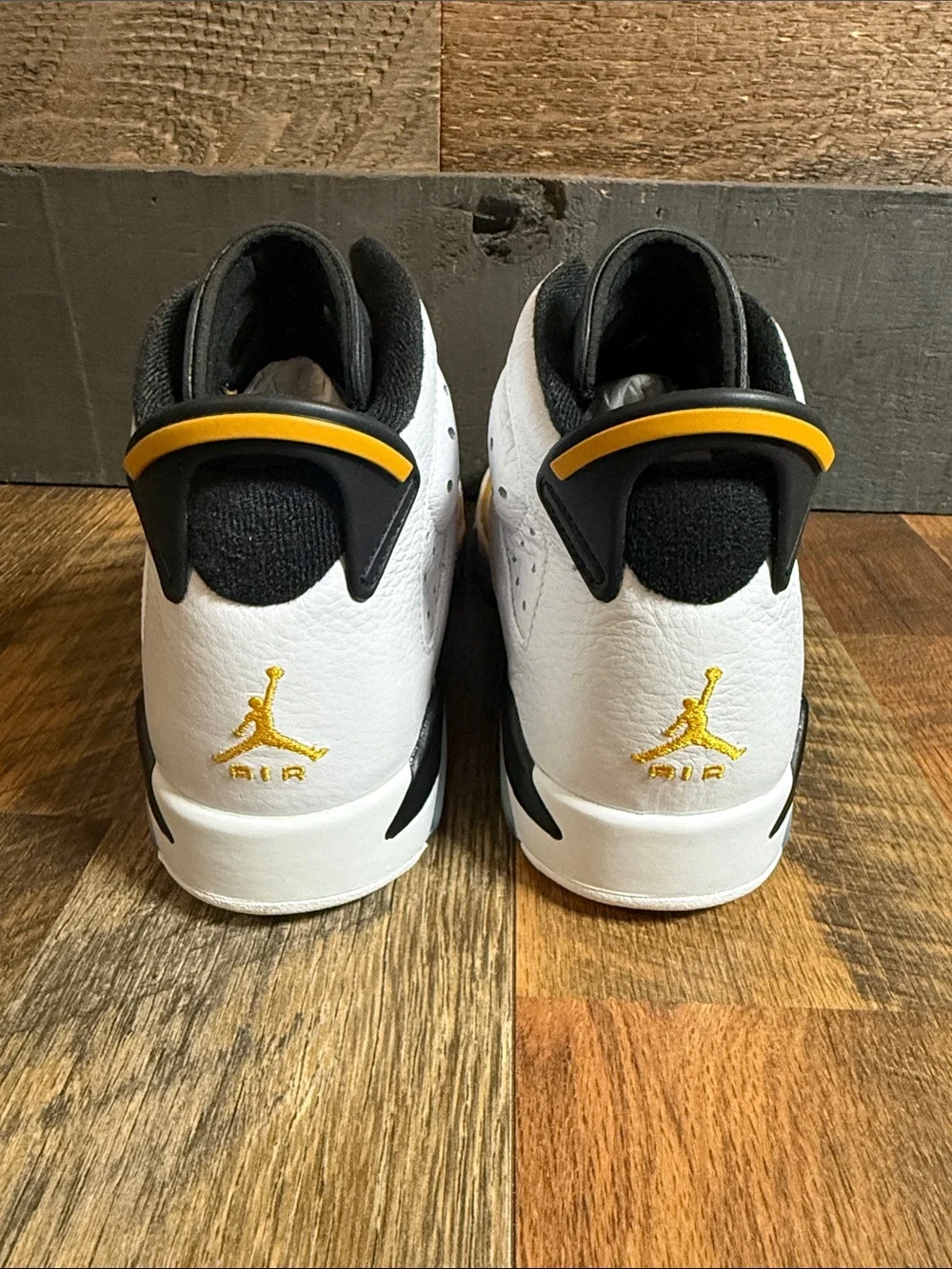 Nike Air Jordan 6 Retro GS Yellow Ochre White Black Size 7Y 384665-170 With Box
